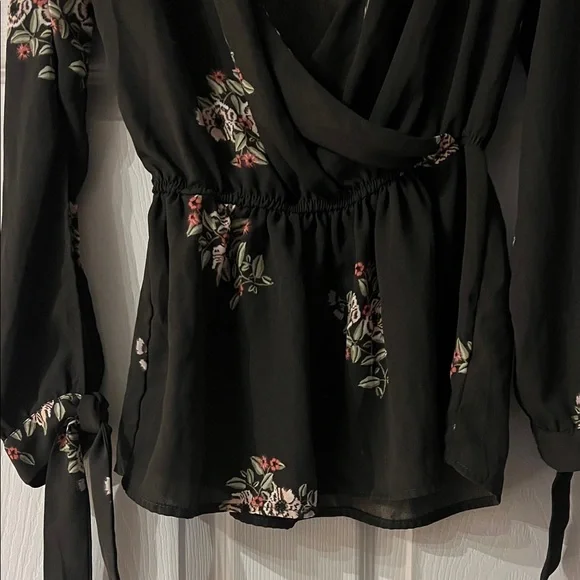 Streetwear Society Black Floral Blouse - Picture 3 of 6